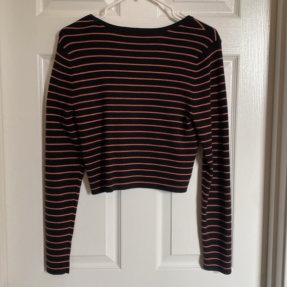 |•VICTORIA’s SECRETS•| Scoop Neck Crop Top Sweater Large - Picture 5 of 5